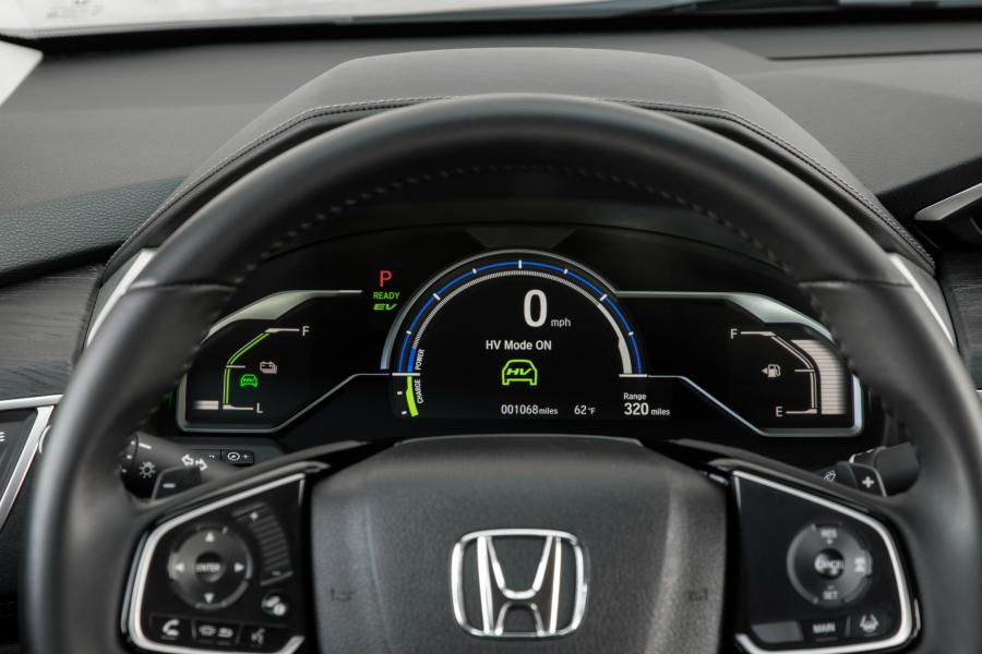 Панель приборов Honda Clarity Plug-In Hybrid 2017 года  (NA) (фото 11 из 84)